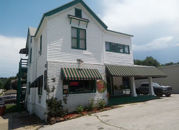 arkansas/fayetteville/landmark/the-glass-station