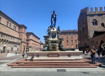italy/emilia-romagna/landmark/piazza-del-nettuno