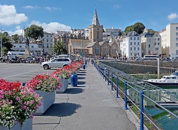 guernsey/herm/landmark/town-church-of-st-peter-port