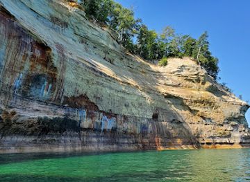 michigan/pictured-rocks-national-lakeshore/landmark/miners-beach