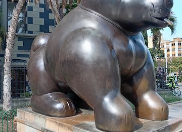 colombia/medellin/landmark/plaza-de-botero