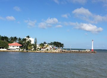 belize/caye-caulker/landmark/baron-bliss-lighthouse