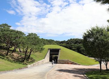 south-korea/yeongseo-region/landmark/tomb-of-king-muryeong-and-royal-tombs-gongju