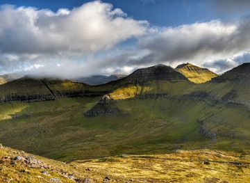 faroe-islands/norooyar/landmark/slattaratindur