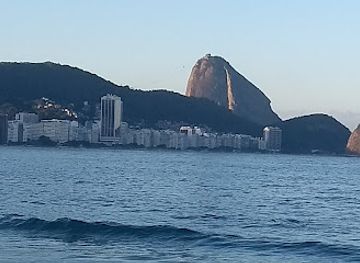 brazil/rio-de-janeiro/copacabana/landmark/estatua-de-carlos-drummond-de-andrade