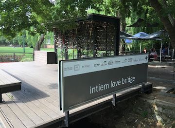 south-africa/pretoria/silver-lakes/landmark/intiem-love-bridge
