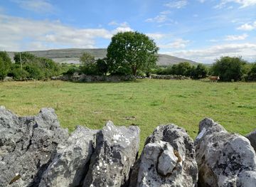 ireland/the-burren/landmark/corcomroe-abbey