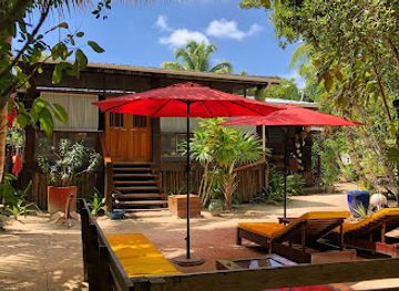 belize/lighthouse-reef-atoll/landmark/huracan-diving-lodge