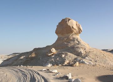 egypt/white-desert-national-park/landmark/black-desert