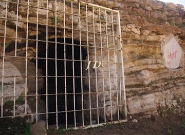 jordan/amman-plateau/landmark/ammonite-hellenistic-rock-cut-cistern
