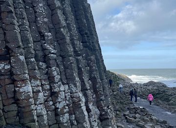 ireland/giant-s-causeway/landmark/amphitheatre-viewpoint-end-of-the-cliffwalk