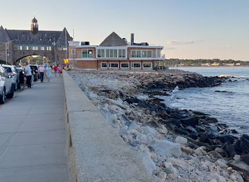 rhode-island/narragansett-beach/landmark/the-anchor-room-at-the-coast-guard-house