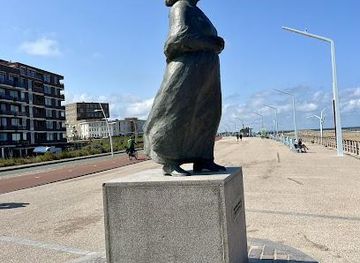 netherlands/delft/landmark/fisherman-s-wife-of-scheveningen
