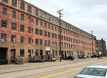 michigan/grand-rapids/landmark/warehouse-one-antiques-collectibles