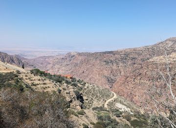 jordan/dana-village/landmark/white-dome-trail