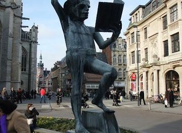 belgium/aalst/landmark/fonske-statue
