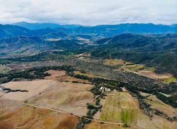 new-caledonia/la-foa/landmark/pocquereux-randonnees