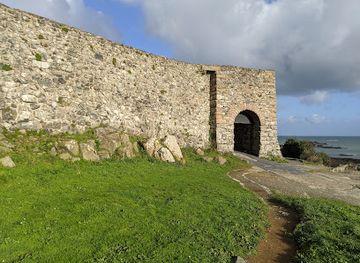 guernsey/torteval/landmark/vale-castle