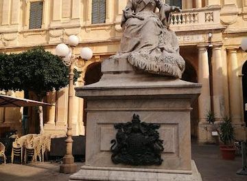 malta/gzira/landmark/queen-victoria-statue