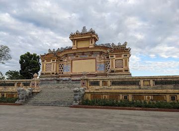 vietnam/central-highlands/landmark/dai-tuong-niem-chien-si-tran-vong