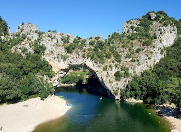 france/rhone-alpes/landmark/grotte-chauvet-2-ardeche