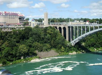 canada/niagara-falls/lundy-s-lane/landmark/rainbow-international-bridge