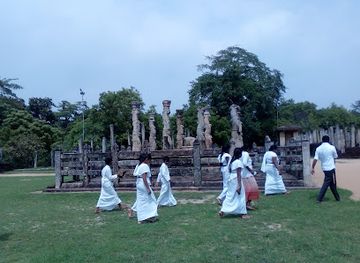 sri-lanka/minneriya-national-park/landmark/dalada-maluva-polonnaruwa