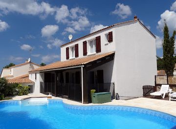 france/vendée-coast/landmark/les-pins-du-phare-holiday-home