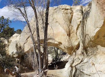 utah/escalante/landmark/covered-wagon-bridge