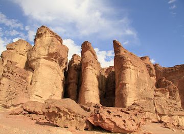 israel/arava/landmark/shlomo-columns