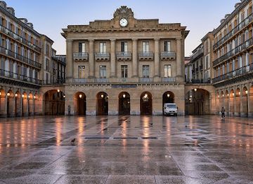 spain/basque-country/landmark/plaza-de-la-constitucion