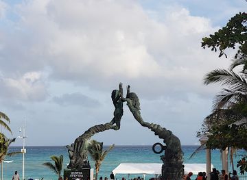 mexico/playa-del-carmen/playacar/landmark/letras-playa-del-carmen