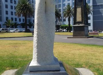 australia/eastern-victoria/landmark/victoria-cross-monument-st-kilda