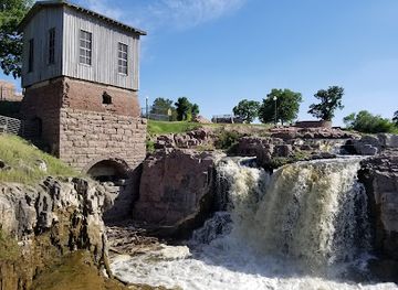 south-dakota/sioux-falls/landmark/queen-bee-mill-ruins