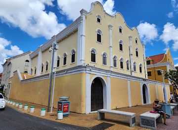curacao/punda/landmark/mikve-israel-emanuel-synagogue