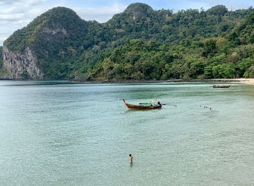 thailand/trang-archipelago/landmark/garnet-beach-charlie-beach