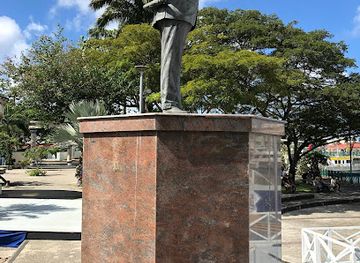 barbados/saint-joseph/landmark/errol-walton-barrow-statue