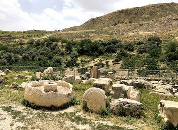 jordan/burial-mounds/landmark/qasr-al-abed