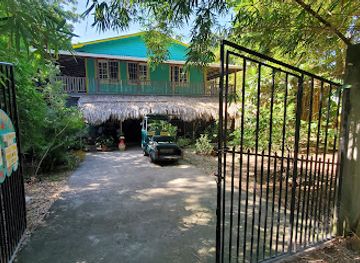 honduras/utila/landmark/utila-chocolate-co