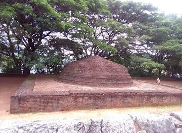sri-lanka/matale-district/landmark/nalanda-gedige-central-point-of-sri-lanka