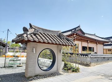 south-korea/gyeongju/landmark/hwangnidan-gil
