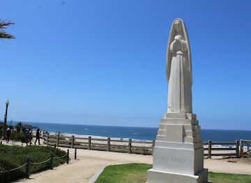 Santa Monica Statue