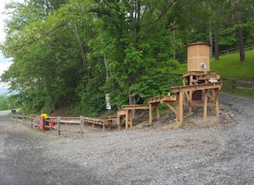 pennsylvania/dutch-country/landmark/lincoln-caverns