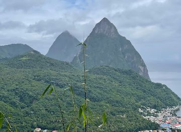 saint-lucia/pitons/landmark/st-lucia-sulphur-springs