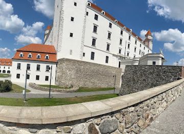 slovakia/bratislava-region/landmark/well