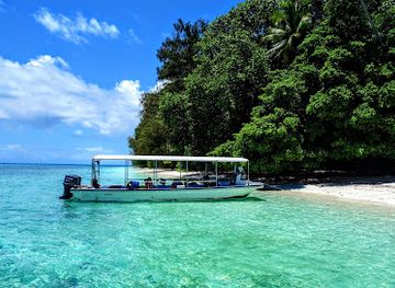 palau/ngemelis/landmark/englishmens-beach