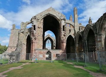 united-kingdom/roxburghshire/landmark/melrose-abbey