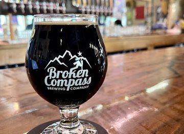 colorado/breckenridge/landmark/broken-compass-brewery-main-street