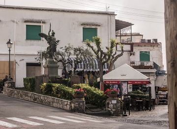 italy/capri/landmark/piazza-vittoria