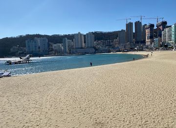 south-korea/busan-beaches/landmark/songdo-beach